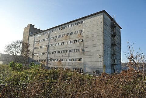 Das Schweinehochhaus in Maasdorf bei Köthen