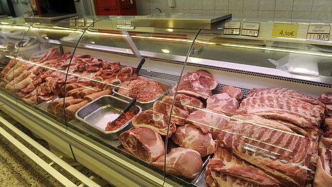 Der Krieg hat massive Auswirkungen auf die Fleischpreise, auch in Deutschland.